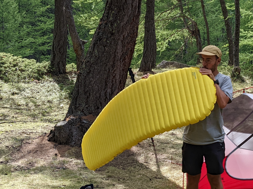 Les meilleurs matelas randonnée et trekking 2025