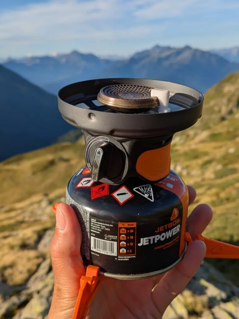 La grande nouveauté : l'allumeur bouton-poussoir — Réchaud Jetboil Flash — Test et avis (2026) (photo 2)