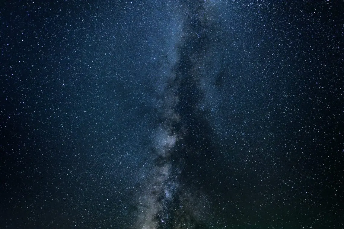 Où observer les étoiles en randonnée en France ?