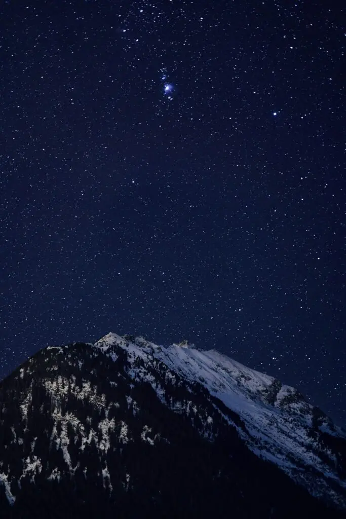 Où observer les étoiles en randonnée en France ?