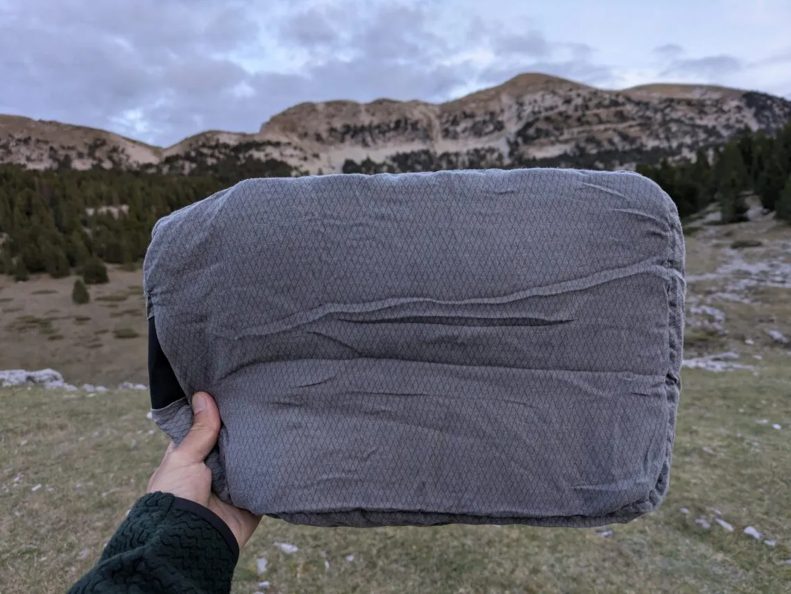 Housse en tissu de l'oreiller Forclaz MT500, vue de près